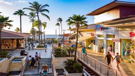 maui whalers village store.